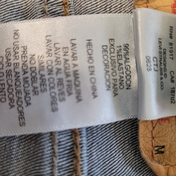 FINAL PRICE DROP **Levi's Jean Jacket Medium - Picture 7 of 7